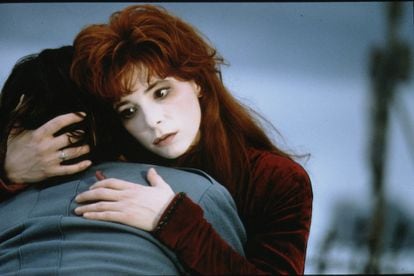 Jeff Dahlgren and Mylène Farmer on the set of ‘Giorgino’ (1994), the quintessentially cursed film of French cinema, which would not be re-released on DVD until more than two decades after its original release.