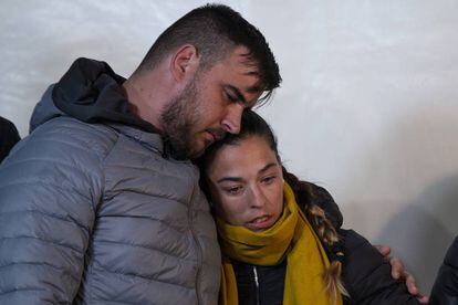 The parents of Julen Roselló remained near the work site last night.