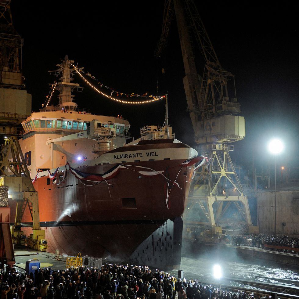 Admiral Viel Chile presents the largest icebreaker in South