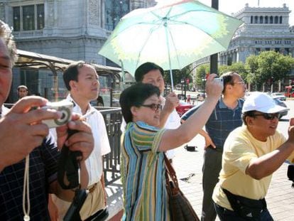 A group of Asian tourists in Madrid.