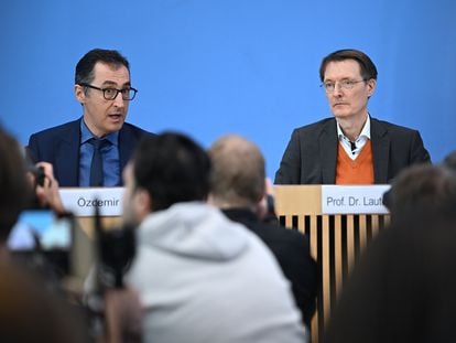 German Agriculture Minister Cem Oezdemir and Health Minister Karl Lauterbach.