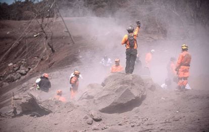 A rescue crew in Escuintla (Guatemala).