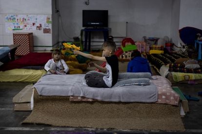 A child plays in a shelter in Zaporizhia.