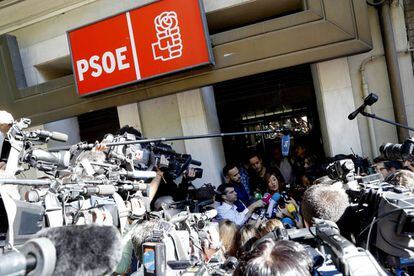 The media congregates outside the Socialist Party HQ in Madrid.