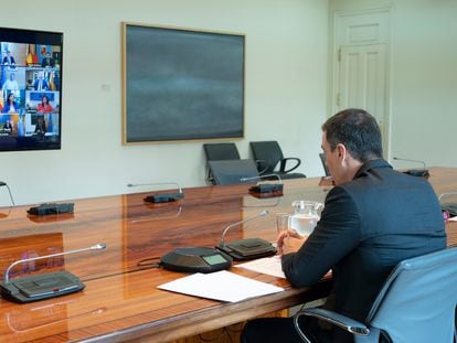 Prime Minister Pedro Sánchez during Sunday's videoconference call with Spain's regional premiers.