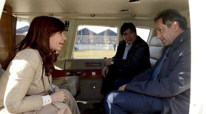 President Cristina Fernández de Kirchner speaks with presidential candidate Daniel Scioli on Saturday.