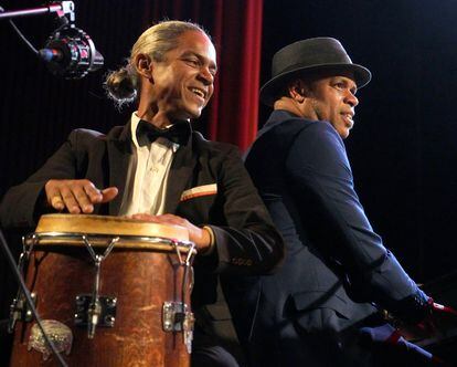 Adel Gonzalez, on the left, and Roberto Fonseca, during the concert that closed the Havana Jazz Festival, last Sunday.