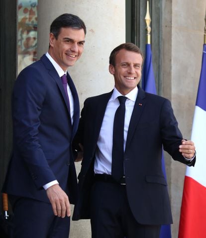 French President Emmanuel Macron and Spanish Prime Minister Pedro Sánchez in Paris, circa 2018