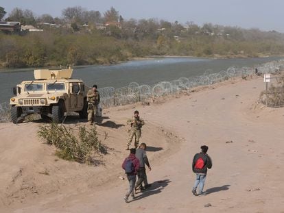 A group of migrants from Venezuela walk along the banks of the Rio Grande to surrender to U.S. Border Patrol after they entered Texas at Eagle Pass, Texas, U.S., January 8, 2024.