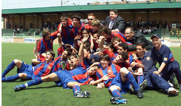 Leo Messi (front right), Cesc Fàbregas (to his right) and Gerard Piqué (back row) with the Barcelona youth team in 2003.