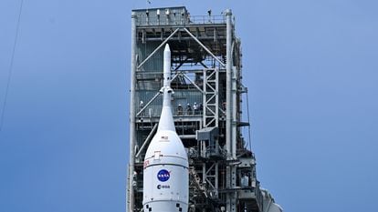 The Orion spacecraft, on the mythical launch pad 39B, at the Kennedy Space Center in Florida (USA).