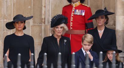 From left to right, the Duchess of Sussex, Meghan Markle, Queen consort Camilla, the Princess of Wales, Kate Middleton and, in the foreground, Prince George and Princess Charlotte, during the funeral of Queen Elizabeth II, in London on September 19, 2022.