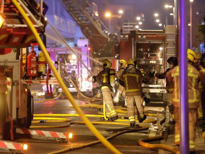 Firefighters working to put out the blaze in a warehouse in Badalona.
