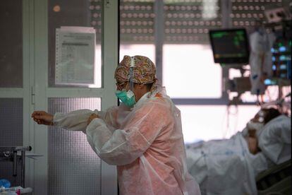 A healthcare worker at Principe de Asturias hospital in the Madrid region.