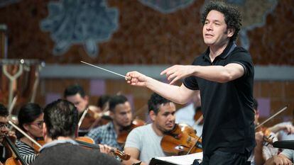 Gustavo Dudamel with the Venezuelan Youth Orchestra in Barcelona