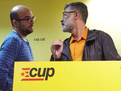 CUP deputy Carles Riera (R) said that early elections are a nuclear weapon against independence.