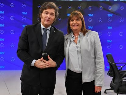 Presidential candidate Javier Milei and former candidate Patricia Bullrich pose during their participation in the program 'A Dos Voces,' in Buenos Aires (Argentina).