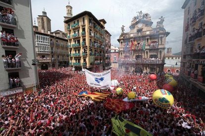 Thousands jammed the square outside Pamplona City Hall at noon.