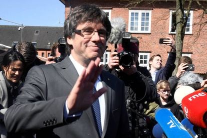 Catalonia’s former premier Carles Puigdemont greets the media as has leaves prison in Neumuenster, Germany on Friday.