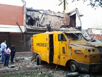 The police faced off with assailants in Ciudad del Este.
