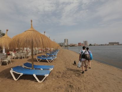 The empty Isla de Ciervo beach in Cartagena on Monday, as visitors stay away due to the environmental situation at the Mar Menor.