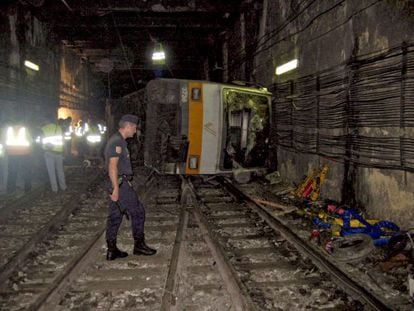 The scene of the 2006 Valencia Metro accident, in an image taken by rescue services. 