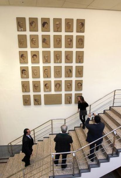 Portraits of Spanish politicians in the Senate building.
