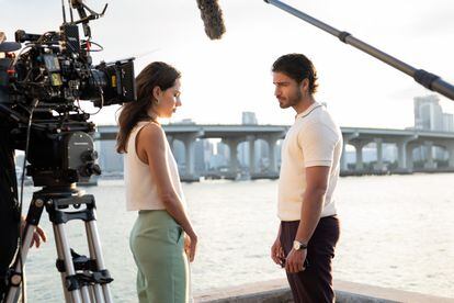 Ximena Romo and Maxi Iglesias on the set of 'The Artists: First Strokes.'