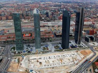 A bird's eye-view of Madrid's four skyscrapers and the plot meant to hold an international convention center.