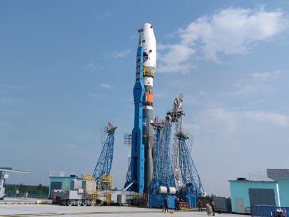 The Soyuz rocket that will launch the 'Luna-25' probe into space.