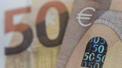 A close-up of the new (genuine) €50 bill.