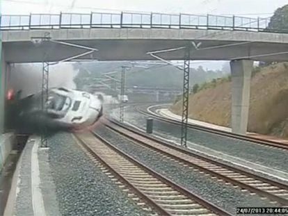 Rail crash near Santiago kills 79
