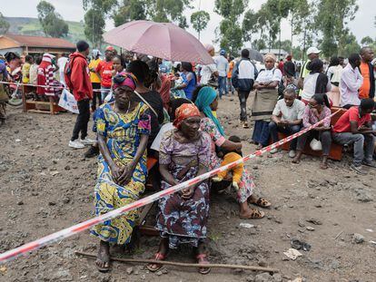 Internally displaced people gather to vote at the Kanyaruchinya polling centre, in North Kivu province of the Democratic Republic of Congo December 20, 2023.