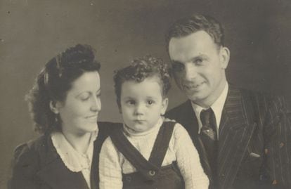 Family photo taken at the wedding of Margarita and Rudolf on March 18, 1944. Rudolf Friemel Estate.