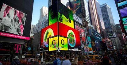 An ad promoting Spanish olive oil in Times Square.