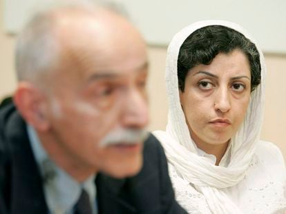 Iranian activist Narges Mohammadi (R) listens to Karim Lahidji (L), president of the Iranian league for the Defence of Human Rights, at the UN headquarters in Geneva, Switzerland, 09 June 2008.