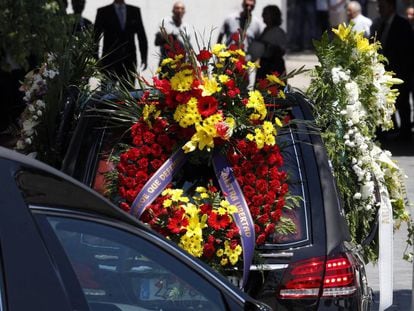 Ignacio Echeverría's funeral was attended by relatives, friends and neighbors.