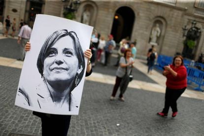 A woman holds a picture of Carme Forcadell during a protest against the Supreme Court ruling.