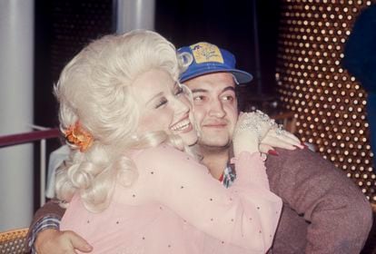Dolly Parton hugs John Belushi at a party in the 1970s.