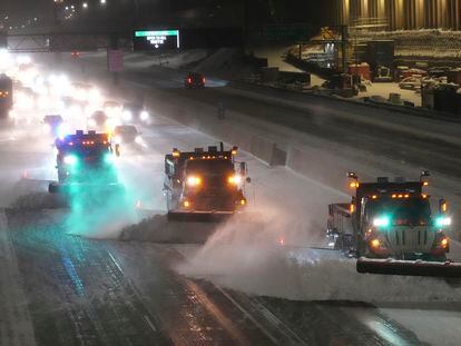 Snow plows move snow from I-35W southbound on Wednesday, February 22, in Minneapolis.