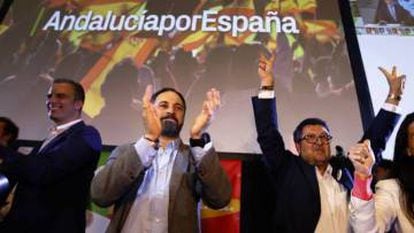 Vox national leader Santiago Abascal (c) and Andalusian leader Francisco Serrano (r).
