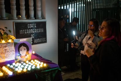 A vigil in honor of Beatriz outside the IACHR ahead of the first hearing.