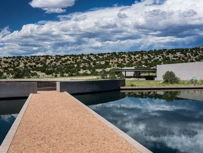 Cerro Pelón – in New Mexico – is an imposing complex designed by Tadao Ando. It is surrounded by a 20,000-acre estate. Ford sold it in 2021 for more than $40 million.