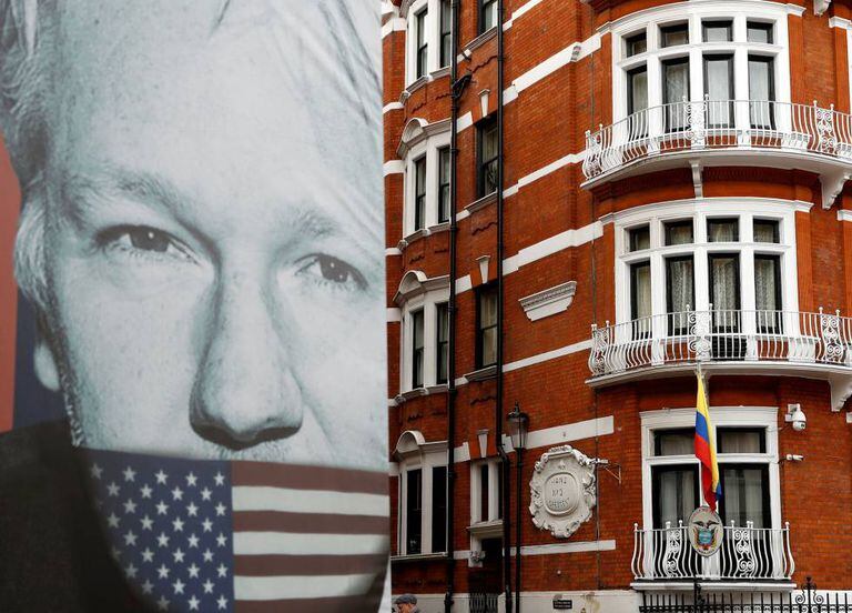 An image of Julian Assange next to the Ecuadorean embassy in London.