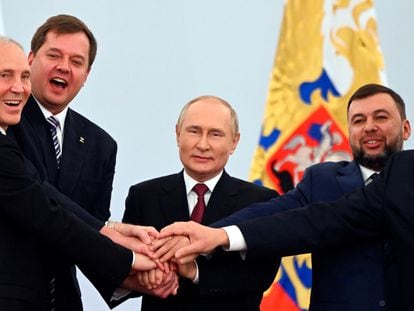 Vladimir Putin with the leaders of the annexed regions: Vladimir Saldo, Yevgeny Balitsky, Denis Pushilin and Leonid Pasechnik.
