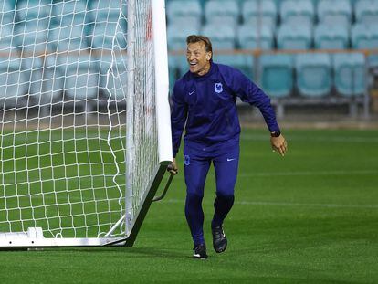 Hervé Renard in a training session for the French women's team, during the World Cup in Australia and New Zealand.