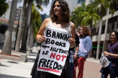 Students protest in Miami against Governor Ron DeSantis’s education policies in Florida