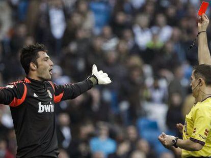 Real Madrid goalkeeper Antonio Ad&aacute;n is shown the red card on Sunday.