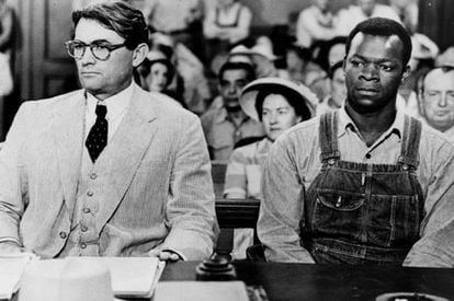 A scene from 'To Kill a Mockingbird' with actors Gregory Peck and Brock Peters.