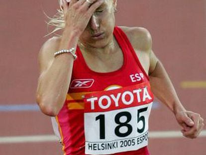 Marta Domínguez runs in Helsinki in 2005.